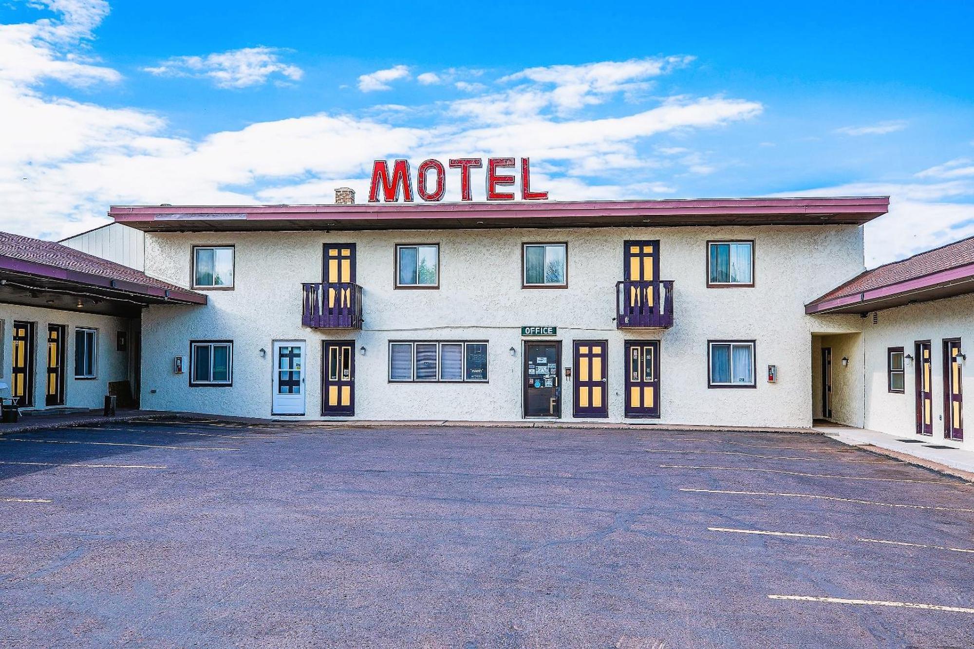 Love Hotels Silver Street By Oyo At Hurley Wi מראה חיצוני תמונה