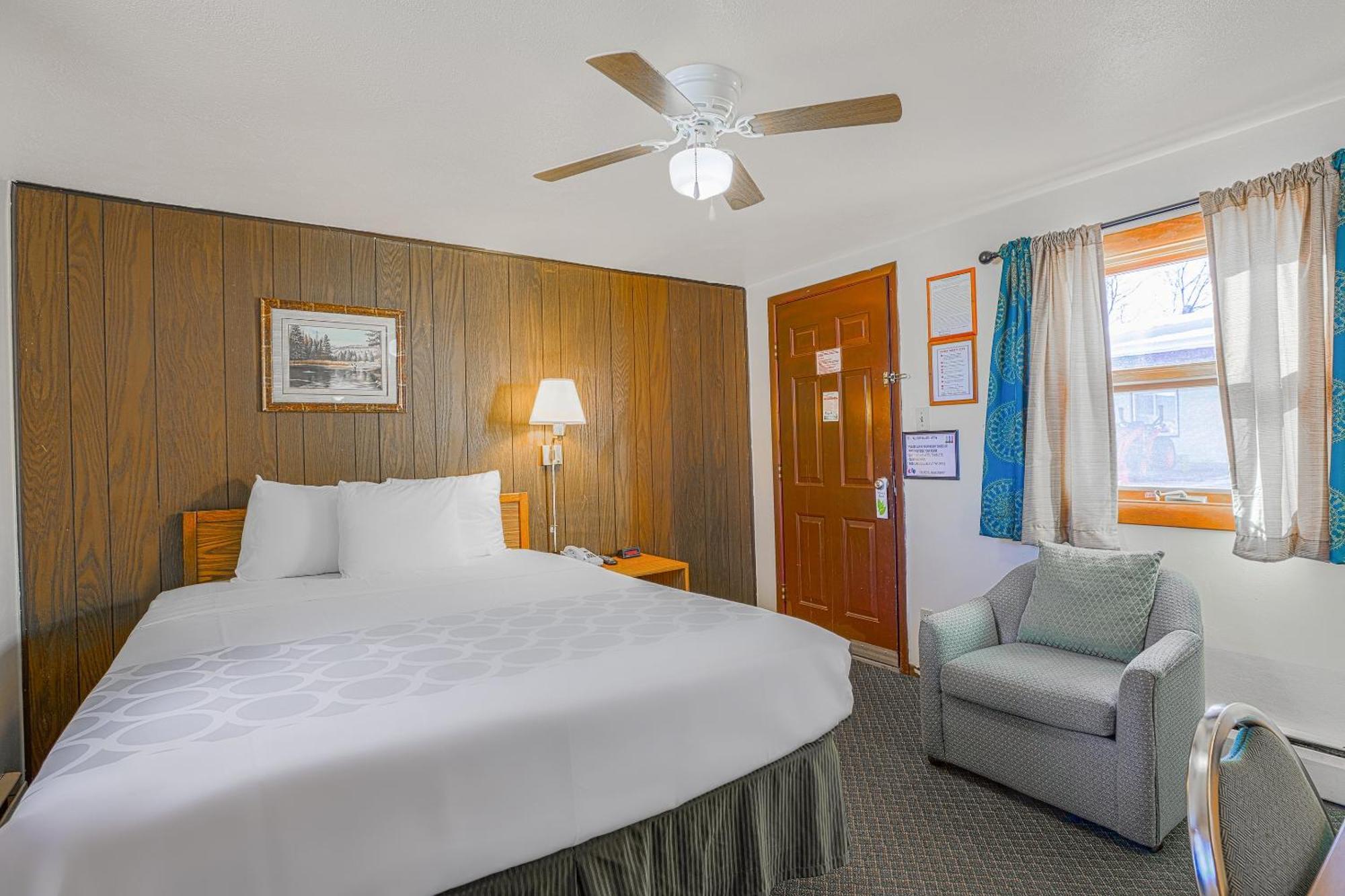 Love Hotels Silver Street By Oyo At Hurley Wi מראה חיצוני תמונה