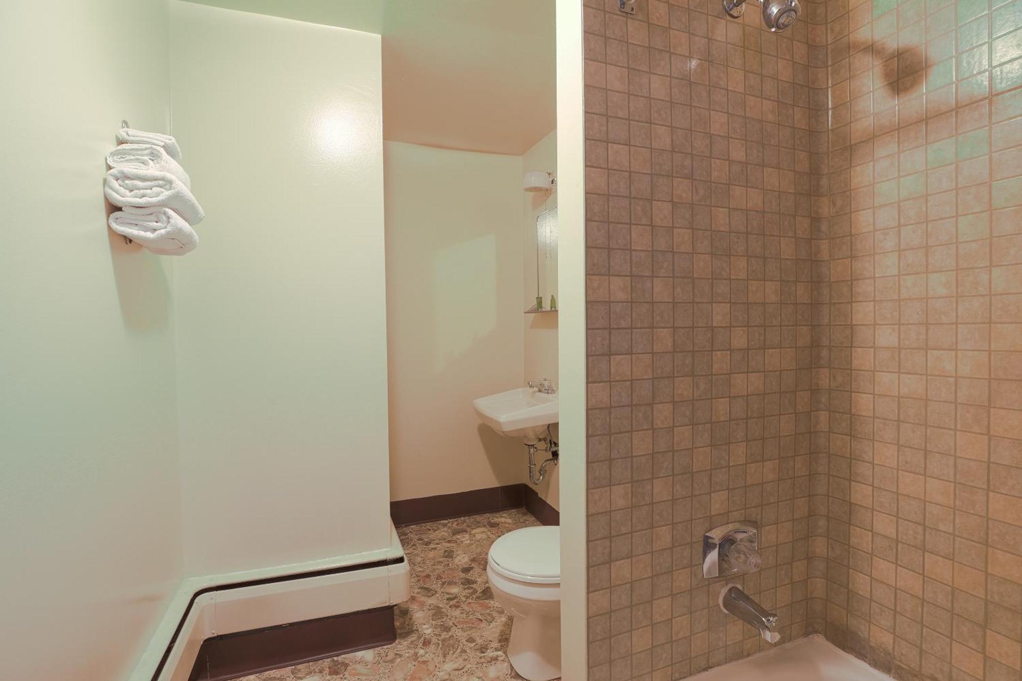 Love Hotels Silver Street By Oyo At Hurley Wi מראה חיצוני תמונה