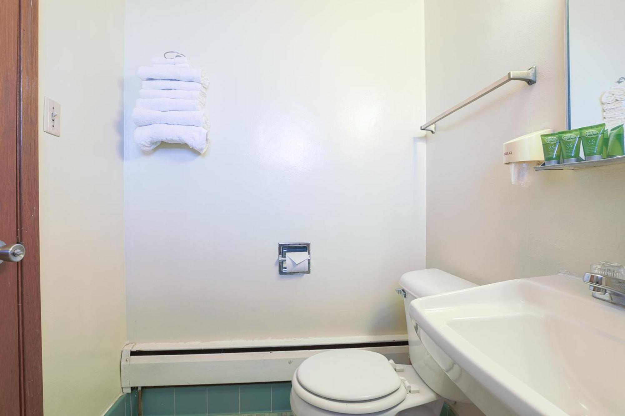 Love Hotels Silver Street By Oyo At Hurley Wi מראה חיצוני תמונה