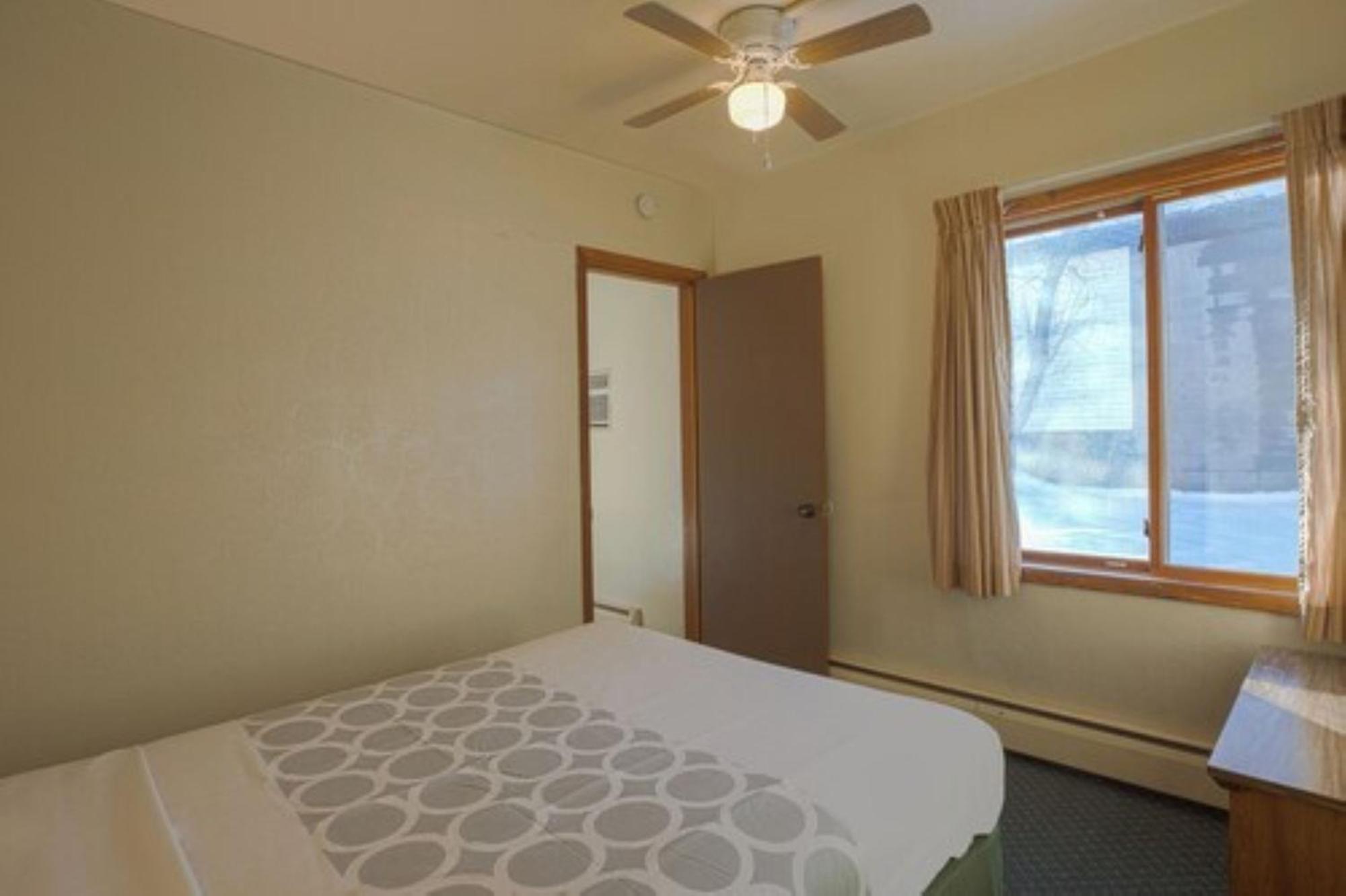 Love Hotels Silver Street By Oyo At Hurley Wi מראה חיצוני תמונה
