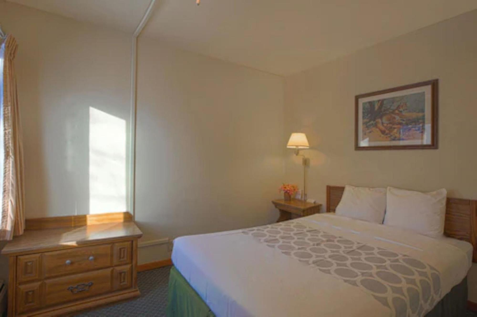 Love Hotels Silver Street By Oyo At Hurley Wi מראה חיצוני תמונה