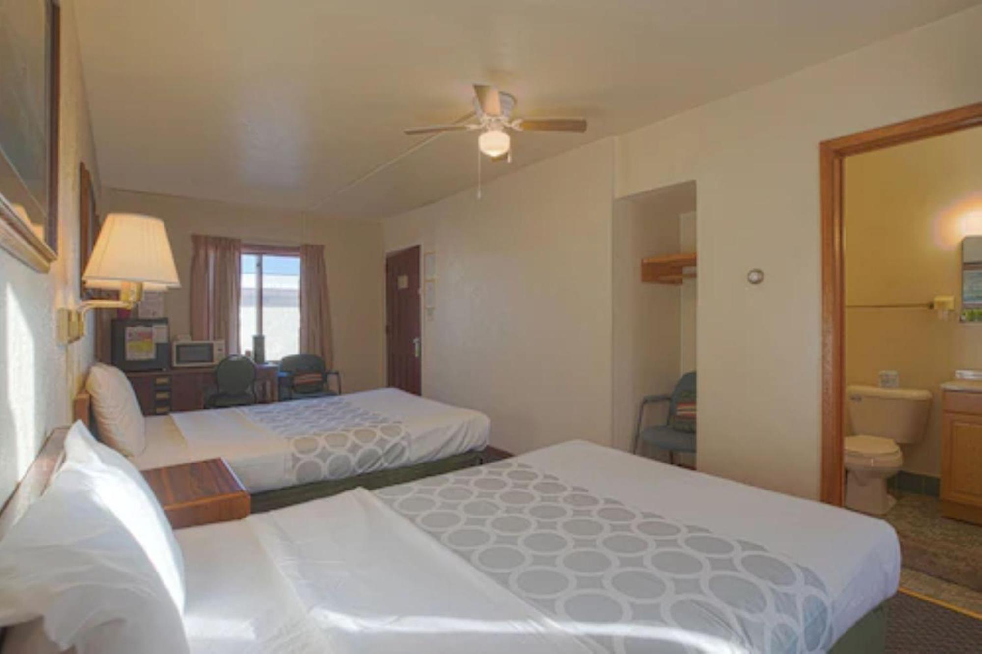 Love Hotels Silver Street By Oyo At Hurley Wi מראה חיצוני תמונה